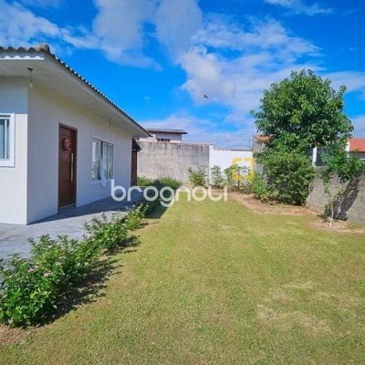 Casa com 470m², 5 quartos (sendo 1 suíte), 3 garagens, no bairro São João do Rio Vermelho em Florianópolis