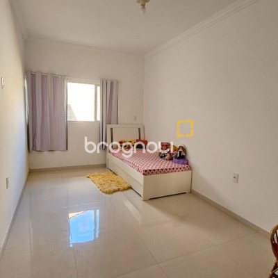 Casa com 470m², 5 quartos (sendo 1 suíte), 3 garagens, no bairro São João do Rio Vermelho em Florianópolis