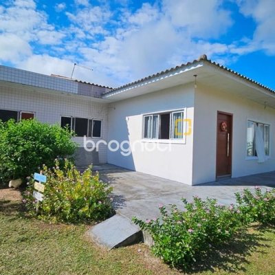 Casa com 470m², 5 quartos (sendo 1 suíte), 3 garagens, no bairro São João do Rio Vermelho em Florianópolis