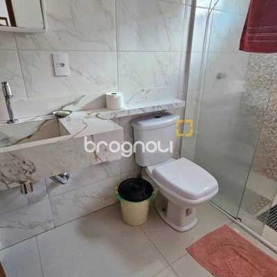 Casa com 470m², 5 quartos (sendo 1 suíte), 3 garagens, no bairro São João do Rio Vermelho em Florianópolis