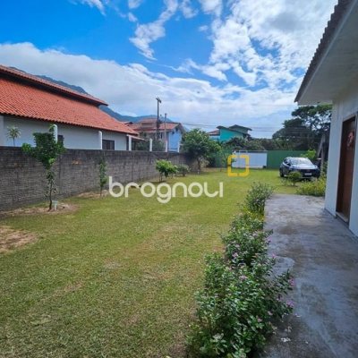 Casa com 470m², 5 quartos (sendo 1 suíte), 3 garagens, no bairro São João do Rio Vermelho em Florianópolis