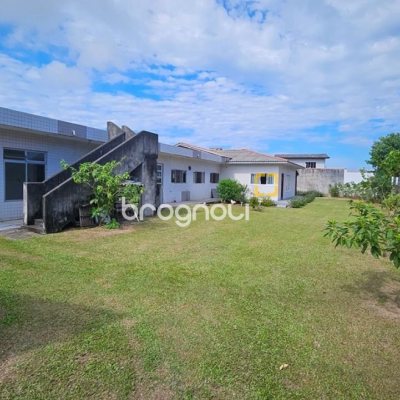 Casa com 470m², 5 quartos (sendo 1 suíte), 3 garagens, no bairro São João do Rio Vermelho em Florianópolis