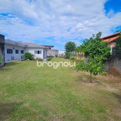 Casa com 470m², 5 quartos (sendo 1 suíte), 3 garagens, no bairro São João do Rio Vermelho em Florianópolis