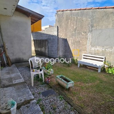 Casa com 470m², 5 quartos (sendo 1 suíte), 3 garagens, no bairro São João do Rio Vermelho em Florianópolis