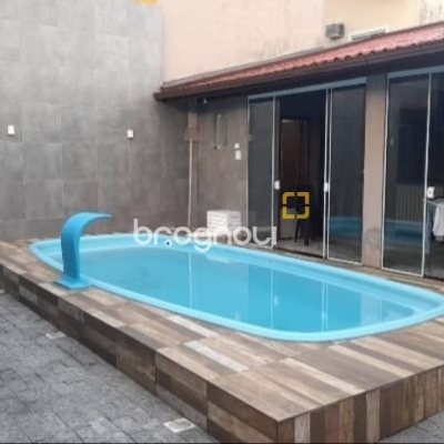 Casa com 105m², 2 quartos, 2 garagens, no bairro Forquilhinha em São José