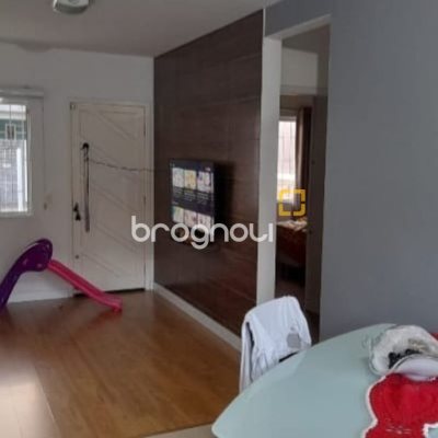 Casa com 105m², 2 quartos, 2 garagens, no bairro Forquilhinha em São José