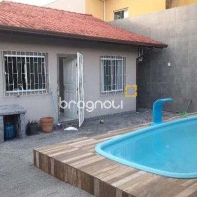 Casa com 105m², 2 quartos, 2 garagens, no bairro Forquilhinha em São José