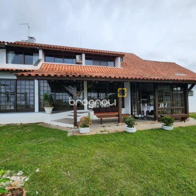 Casa de Condomínio com 302m², 4 quartos (sendo 1 suíte), 4 garagens, no bairro Bosque das Mansões em São José