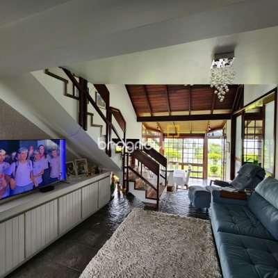 Casa de Condomínio com 302m², 4 quartos (sendo 1 suíte), 4 garagens, no bairro Bosque das Mansões em São José