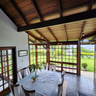 Casa de Condomínio com 302m², 4 quartos (sendo 1 suíte), 4 garagens, no bairro Bosque das Mansões em São José