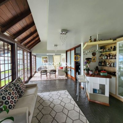 Casa de Condomínio com 302m², 4 quartos (sendo 1 suíte), 4 garagens, no bairro Bosque das Mansões em São José