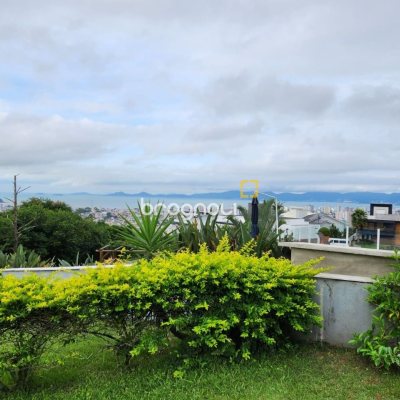Casa de Condomínio com 302m², 4 quartos (sendo 1 suíte), 4 garagens, no bairro Bosque das Mansões em São José