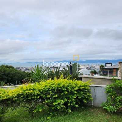 Casa de Condomínio com 302m², 4 quartos (sendo 1 suíte), 4 garagens, no bairro Bosque das Mansões em São José