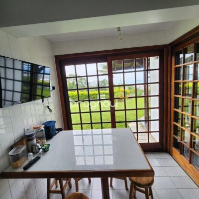 Casa de Condomínio com 302m², 4 quartos (sendo 1 suíte), 4 garagens, no bairro Bosque das Mansões em São José