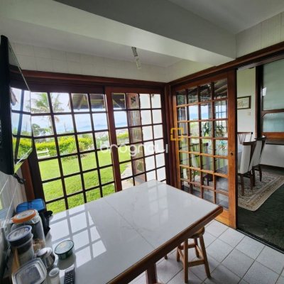 Casa de Condomínio com 302m², 4 quartos (sendo 1 suíte), 4 garagens, no bairro Bosque das Mansões em São José