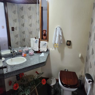 Casa de Condomínio com 302m², 4 quartos (sendo 1 suíte), 4 garagens, no bairro Bosque das Mansões em São José