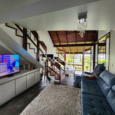 Casa de Condomínio com 302m², 4 quartos (sendo 1 suíte), 4 garagens, no bairro Bosque das Mansões em São José