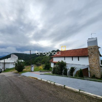 Casa de Condomínio com 302m², 4 quartos (sendo 1 suíte), 4 garagens, no bairro Bosque das Mansões em São José