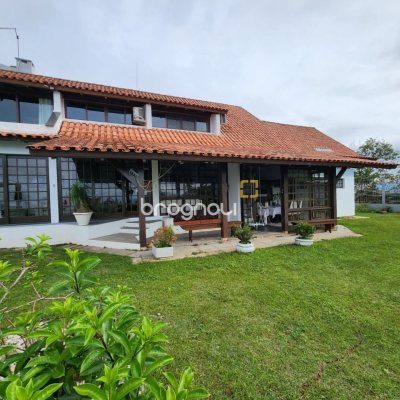 Casa de Condomínio com 302m², 4 quartos (sendo 1 suíte), 4 garagens, no bairro Bosque das Mansões em São José