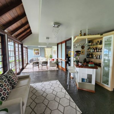 Casa de Condomínio com 302m², 4 quartos (sendo 1 suíte), 4 garagens, no bairro Bosque das Mansões em São José