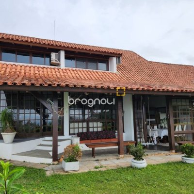 Casa de Condomínio com 302m², 4 quartos (sendo 1 suíte), 4 garagens, no bairro Bosque das Mansões em São José