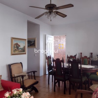 Casa com 127m², 3 quartos, 3 garagens, no bairro Canasvieiras em Florianópolis