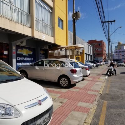 Loja com 130m², no bairro Kobrasol em São José