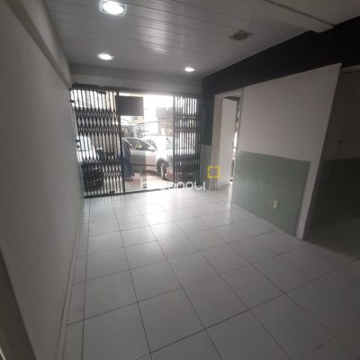 Loja com 130m², no bairro Kobrasol em São José