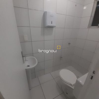 Loja com 130m², no bairro Kobrasol em São José
