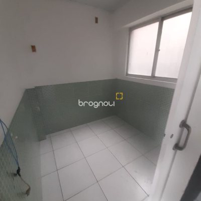 Loja com 130m², no bairro Kobrasol em São José