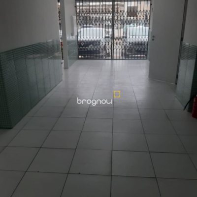 Loja com 130m², no bairro Kobrasol em São José
