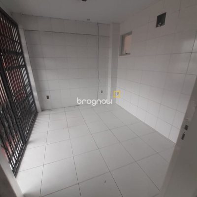Loja com 130m², no bairro Kobrasol em São José