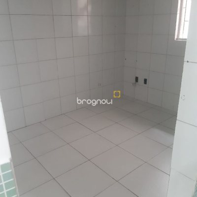Loja com 130m², no bairro Kobrasol em São José
