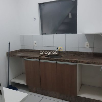 Loja com 130m², no bairro Kobrasol em São José