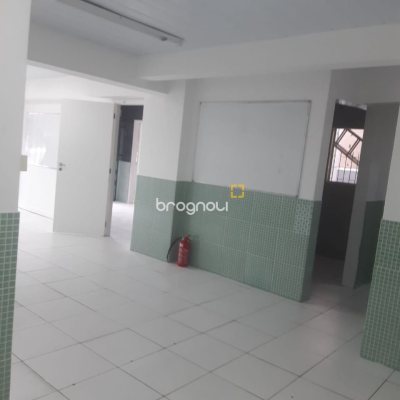 Loja com 130m², no bairro Kobrasol em São José