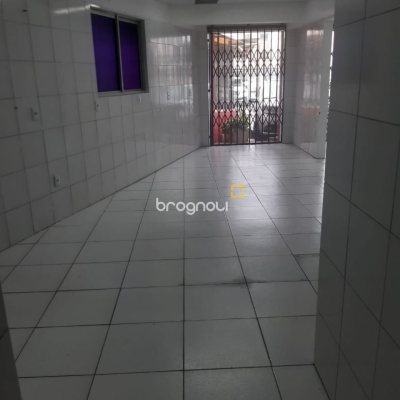 Loja com 130m², no bairro Kobrasol em São José