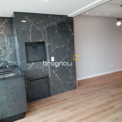 Apartamento com 92m², 3 quartos (sendo 1 suíte), 2 garagens, no bairro Kobrasol em São José