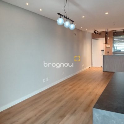 Apartamento com 92m², 3 quartos (sendo 1 suíte), 2 garagens, no bairro Kobrasol em São José