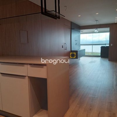 Apartamento com 92m², 3 quartos (sendo 1 suíte), 2 garagens, no bairro Kobrasol em São José