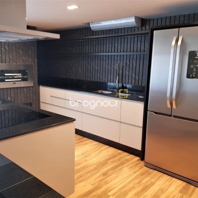 Apartamento com 92m², 3 quartos (sendo 1 suíte), 2 garagens, no bairro Kobrasol em São José