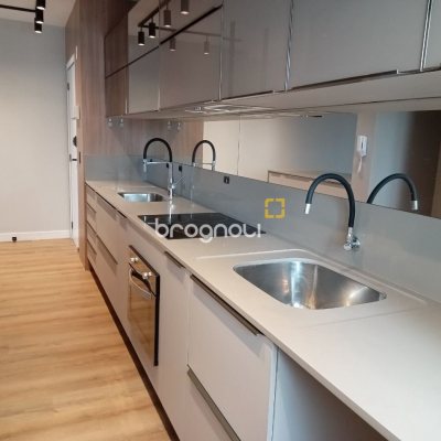 Apartamento com 92m², 3 quartos (sendo 1 suíte), 2 garagens, no bairro Kobrasol em São José