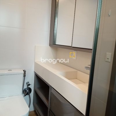 Apartamento com 92m², 3 quartos (sendo 1 suíte), 2 garagens, no bairro Kobrasol em São José