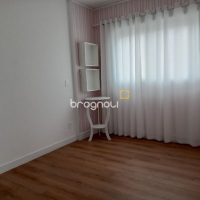 Apartamento com 92m², 3 quartos (sendo 1 suíte), 2 garagens, no bairro Kobrasol em São José