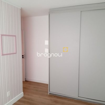 Apartamento com 92m², 3 quartos (sendo 1 suíte), 2 garagens, no bairro Kobrasol em São José