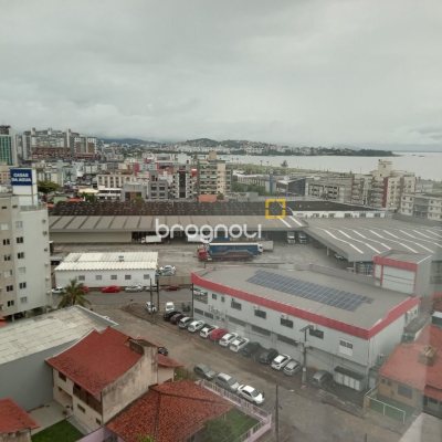 Apartamento com 92m², 3 quartos (sendo 1 suíte), 2 garagens, no bairro Kobrasol em São José