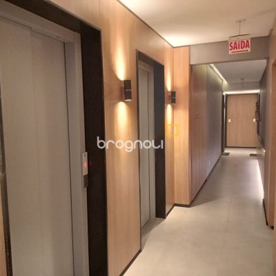 Apartamento com 92m², 3 quartos (sendo 1 suíte), 2 garagens, no bairro Kobrasol em São José