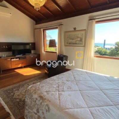 Casa com 680m², 6 quartos (sendo 3 suítes), 6 garagens, no bairro Lagoinha em Florianópolis