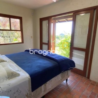 Casa com 680m², 6 quartos (sendo 3 suítes), 6 garagens, no bairro Lagoinha em Florianópolis