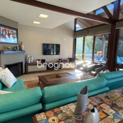 Casa com 680m², 6 quartos (sendo 3 suítes), 6 garagens, no bairro Lagoinha em Florianópolis
