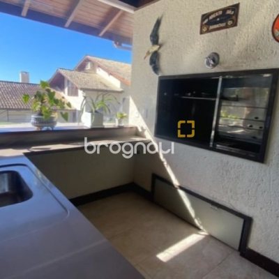 Casa com 680m², 6 quartos (sendo 3 suítes), 6 garagens, no bairro Lagoinha em Florianópolis